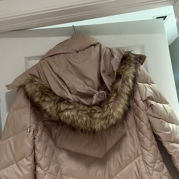 Ladies jacket by Kenneth Cole - Picture 2 of 3